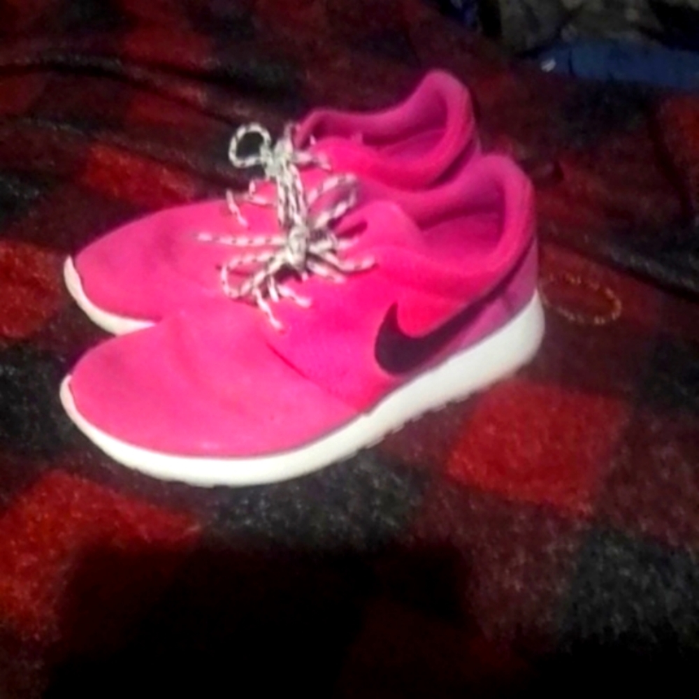 Girls Nike revolution shoes